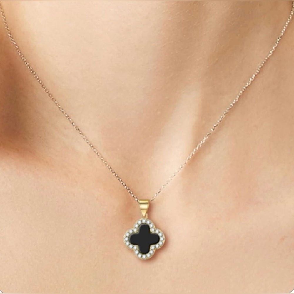 🛍️NWT Rachel Zoe Black and Gold Pendant Necklace